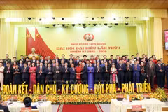 La primera Asamblea del Partido de la provincia norteña vietnamita de Tuyen Quang, mandato 2025-2030, se inaugura con la participación de 415 delegados, que representan a más de 130.000 militantes en toda la provincia. (Foto: VNA)