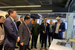 El viceprimer ministro vietnamita Nguyen Chi Dung en la inauguración del Centro de Investigación y Desarrollo (I+D) y el Centro de Excelencia (COE) en IA y gemelos digitales en el Centro de Innovación Nacional (NIC) (Foto: QDND)