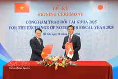 El documento fue suscrito por el viceministro de Finanzas, Tran Quoc Phuong, en representación del Gobierno vietnamita, y por el embajador de Japón en Vietnam, Ito Naoki, en nombre del Gobierno japonés. (Foto: VNA)