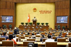 El ministro de Finanzas, Nguyen Van Thang, rinde cuenta ante la Asamblea Nacional. (Foto: VNA)