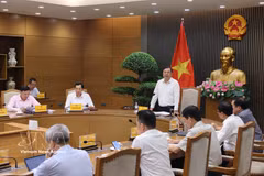 El viceprimer ministro permanente de Vietnam, Pham Gia Tuc, pide a garantizar calidad de gasolina E10 y derechos de consumidores (Foto: VNA)