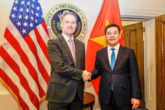 El ministro de Industria y Comercio de Vietnam, Nguyen Hong Dien, y el representante comercial de EE.UU., Jamieson Greer, en Washington D.C (Foto: moit.gov.vn)
