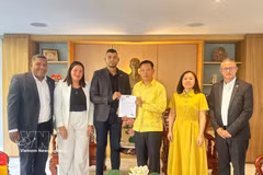El embajador de Vietnam en Venezuela, Vu Trung My, recibe a dirigentes del Partido ENAMORATE para felicitar el éxito del XIV Congreso. Foto: Embajada de Vietnam en Venezuela