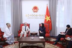 Viceministra de Relaciones Exteriores recibe al Duque de Richmond en visita a Vietnam. (Foto: VNA)