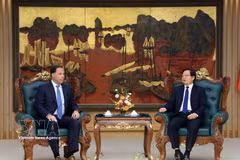 El viceprimer ministro de Vietnam, Ho Quoc Dung, recibie en Hanoi a Jeff Place, director de la Cadena de Suministro de Coherent Corporation. (Foto: VNA)