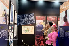 La exposición titulada “Sembrar lo verde en la cima de las nubes” (Foto: VNA)