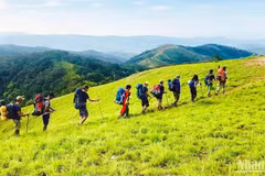 Turistas experimentan senderos naturales en Vietnam. (Foto: nhandan.vn)