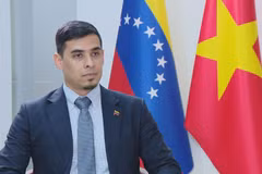 El embajador de la República Bolivariana de Venezuela en Vietnam, Juan Carlos Fernández Juárez, en una entrevista con la VNA. (Foto: VNA)