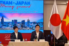 El embajador vietnamita Pham Quang Hieu y el gobernador de Gunma, Yamamoto Ichita, encabezaron un seminario económico en Tokio para profundizar la alianza público-privada en inteligencia artificial y desarrollo de talento tecnológico. (Foto: VNA)