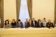El subjefe del Comité de Relaciones Exteriores de San Petersburgo, Vyacheslav Kalganov, (centro) en el seminario. (Foto: VNA)