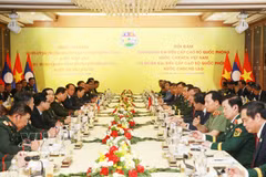 Conversaciones oficiales en el marco del tercer Intercambio de amistad de defensa fronteriza Vietnam- Laos. (Foto: VNA)