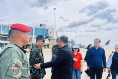 El canciller Yván Gil Pinto agradece el despliegue humanitario, las 45 toneladas de insumos y la donación de 300 mil dólares enviados por la nación asiática tras el desastre. (Foto: Embajada de Vietnam en Venezuela)