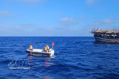 Rescatan a 36 pescadores de Quang Ngai a la deriva en zona especial de Truong Sa (Foto: VNA)