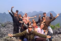 Turistas foráneos exploran Ha Giang. (Foto: VNA) 