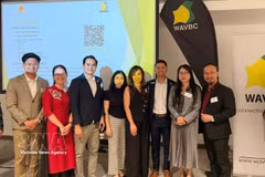 La cónsul general de Vietnam en Perth, Nguyen Thanh Ha, (segunda derecha), y participantes en el foro. (Foto: VNA)