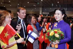 La comunidad vietnamita en Finlandia da la bienvenida a la esposa del secretario general del Partido Comunista de Vietnam, Ngo Phuong Ly (Foto: VNA)