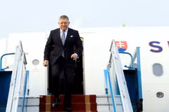 El primer ministro de Eslovaquia, Robert Fico, llegó hoy a Hanoi para comenzar una visita oficial a Vietnam del 12 al 14 de abril (Foto: VNA)