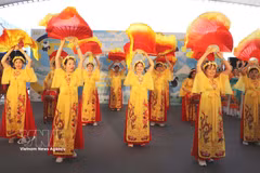 Vietnam impresiona en el Carnaval Internacional de Macao con danzas tradicionales y trajes típicos (Foto: VNA)