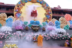 El muy venerable Thich Tri Quang, patriarca supremo de la SBV, realiza el ritual. (Foto: VNA)