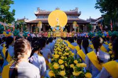 Celebraciones de Vesak promueven espíritu del budismo acompañado a la nación en la nueva era. (Foto: VNA)