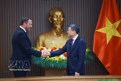 Primer ministro vietnamita recibe al ministro de Asuntos Exteriores de Estonia (Foto: VNA)