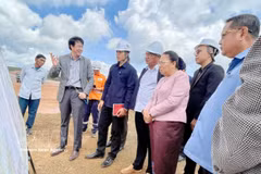 Visita vicepresidenta de Parlamento laosiano proyecto de inversión clave de Vietnam. (Foto: VNA)