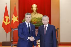 El secretario general del Partido Comunista de Vietnam, To Lam, y el secretario de Guerra de Estados Unidos, Pete Hegseth. (Fuente: VNA)