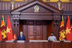 El secretario general del Partido y presidente de Vietnam, To Lam, y el presidente de Sri Lanka, Anura Kumara Dissanayake, anuncian la elevación de los vínculos entre ambas naciones al nivel de Asociación Integral. (Foto: VNA)