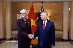 El secretario general del Partido Comunista y presidente de Vietnam, To Lam, y la gobernadora general de Australia, Sam Mostyn. (Foto: VNA)