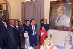 Presidente de Sudáfrica visita a familia del general Vo Nguyen Giap. (Foto: VNA)