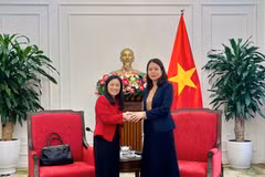 La viceministra de Relaciones Exteriores de Vietnam, Nguyen Minh Hang, y la nueva embajadora de Estados Unidos en el país, Jennifer Wicks. (Foto: Cancillería)