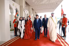 El primer ministro de Vietnam, Pham Minh Chinh, y su cónyuge llegan a Kuwait para iniciar una visita oficial. (Foto: VNA)
