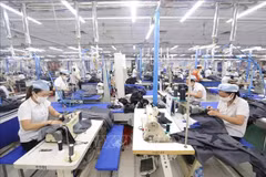 En una fábrica de la Corporación de prendas de vestir 10 en Sai Dong, Hanoi. (Fuente: VNA)