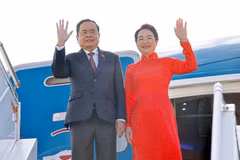 El presidente de la Asamblea Nacional, Tran Thanh Man, y su esposa parten de Ginebra para regresar a Vietnam. (Fuente: VNA)