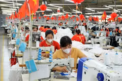 Línea de producción de prendas de vestir para exportación en Bac Ninh. (Fuente: VNA)