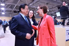 El primer ministro vietnamita, Pham Minh Chinh, y Rebeca Grynspan, secretaria general de la Conferencia de las Naciones Unidas sobre Comercio y Desarrollo (UNCTAD). (Fuente: VNA)