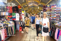 El mercado Ben Thanh (Ciudad Ho Chi Minh) atrae a un gran número de turistas nacionales e internacionales. (Fuente: VNA)