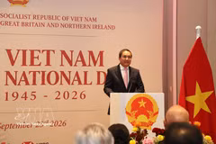 El embajador de Vietnam en Reino Unido, Do Minh Hung, habla en el evento. (Fuente: VNA)