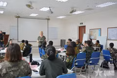 Mujeres militares participan en el curso de entrenamiento. (Foto: QĐND)