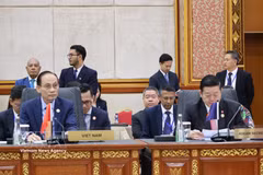 El miembro del Buró Político y ministro de Relaciones Exteriores de Vietnam, Le Hoai Trung, en el evento. (Fuente: VNA)