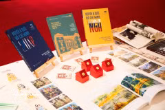 Libros y fotografías sobre la vida, la trayectoria, la ideología, la moral y el estilo del Presidente Ho Chi Minh. (Fuente: VNA)