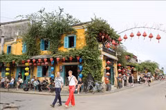 Turistas extranjeros en el casco antiguo de Hoi An. (Fuente: VNA)