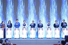 El primer ministro Pham Minh Chinh y los delegados en la inauguración de séptimo Festival Nacional de Startups Estudiantiles (SV.STARTUP) (Fuente: VNA)