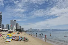 Un rincón de la playa de Nha Trang, en la provincia de Khanh Hoa, atrae a muchos turistas. (Fuente: VNA)