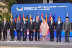 Los cancilleres de la ASEAN+3 posan para una foto. (Fuente: VNA)