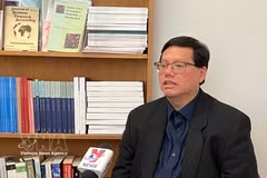 Ho Quoc Tuan, profesor titular de la Universidad de Bristol (Reino Unido), en la entrevista. (Fuente: VNA)