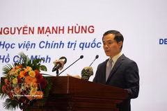 El profesor asociado y doctor Nguyen Manh Hung, subdirector de la Academia Nacional de Política Ho Chi Minh, habla en el evento. (Fuente: VNA)