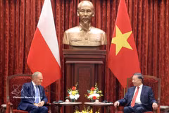 Máximo dirigente vietnamita recibe a primer ministro polaco