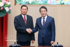 El ministro de Seguridad Pública de Vietnam, general Luong Tam Quang, y su homólogo laosiano, coronel general Vanthong Kongmani. (Fuente: VNA)