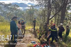 Las autoridades rescatan con éxito a una turista malasia que cayó en un pozo de 10 metros de profundidad mientras realizaba senderismo en el barrio de Lam Vien, en Da Lat. (Foto: Comité Popular del barrio de Lam Vien, Da Lat)